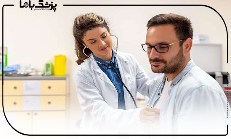 معاینه بیمار توسط بهترین متخصص قلب و عروق در ساری